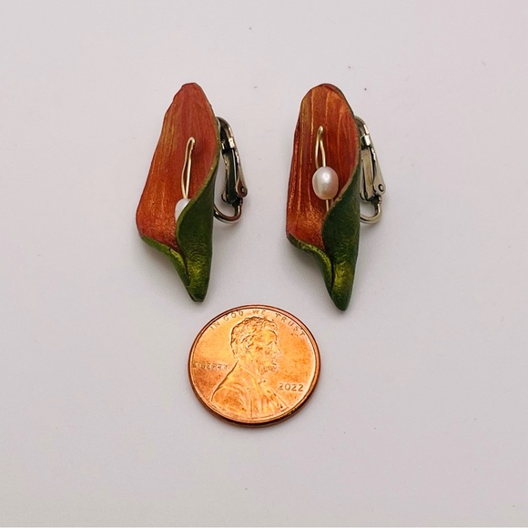 Handcrafted Calla Lily Clip Earrings With 14K Wire and Freshwater Pearl - Picture 7 of 11